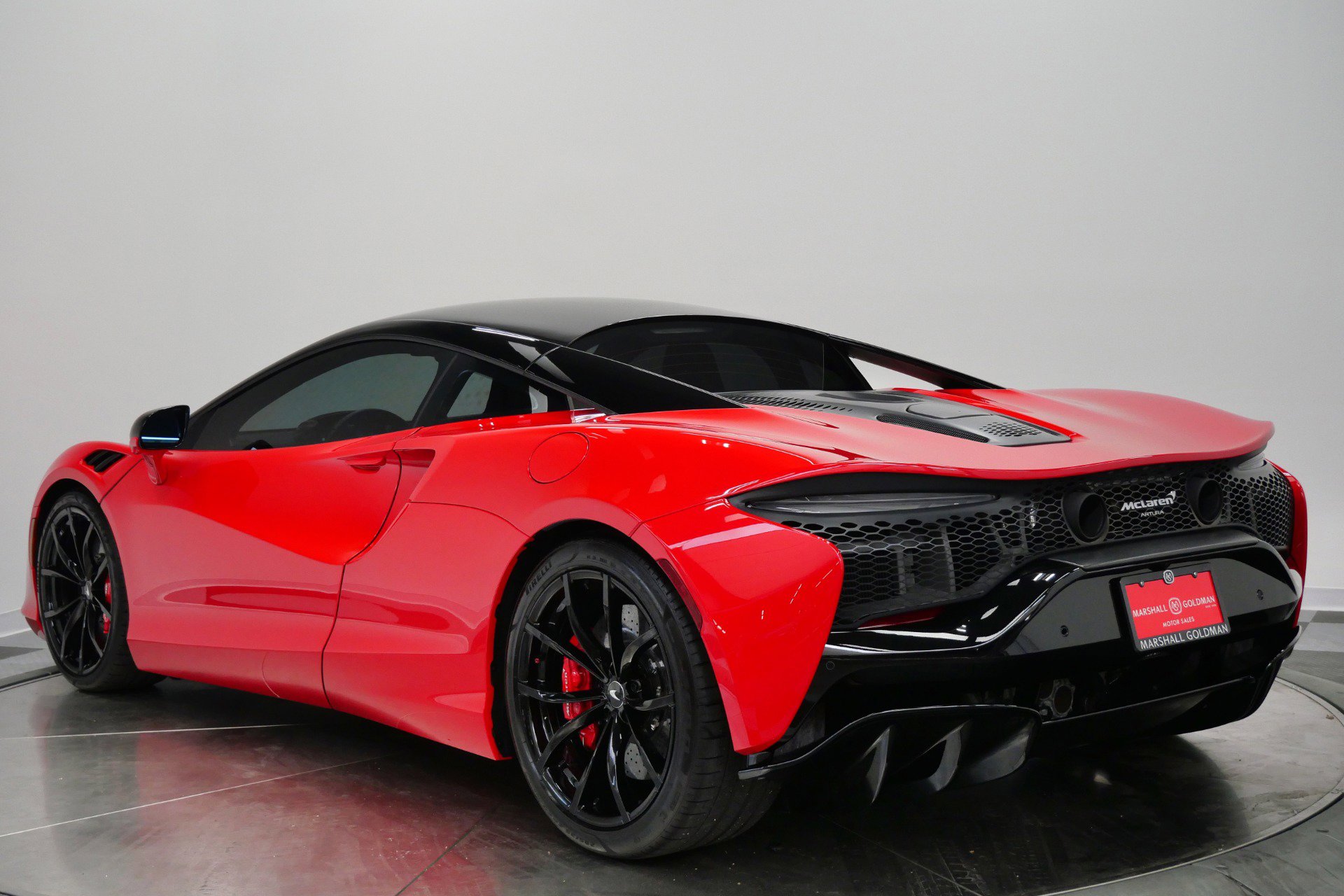 Used 2024 McLaren Artura image 6