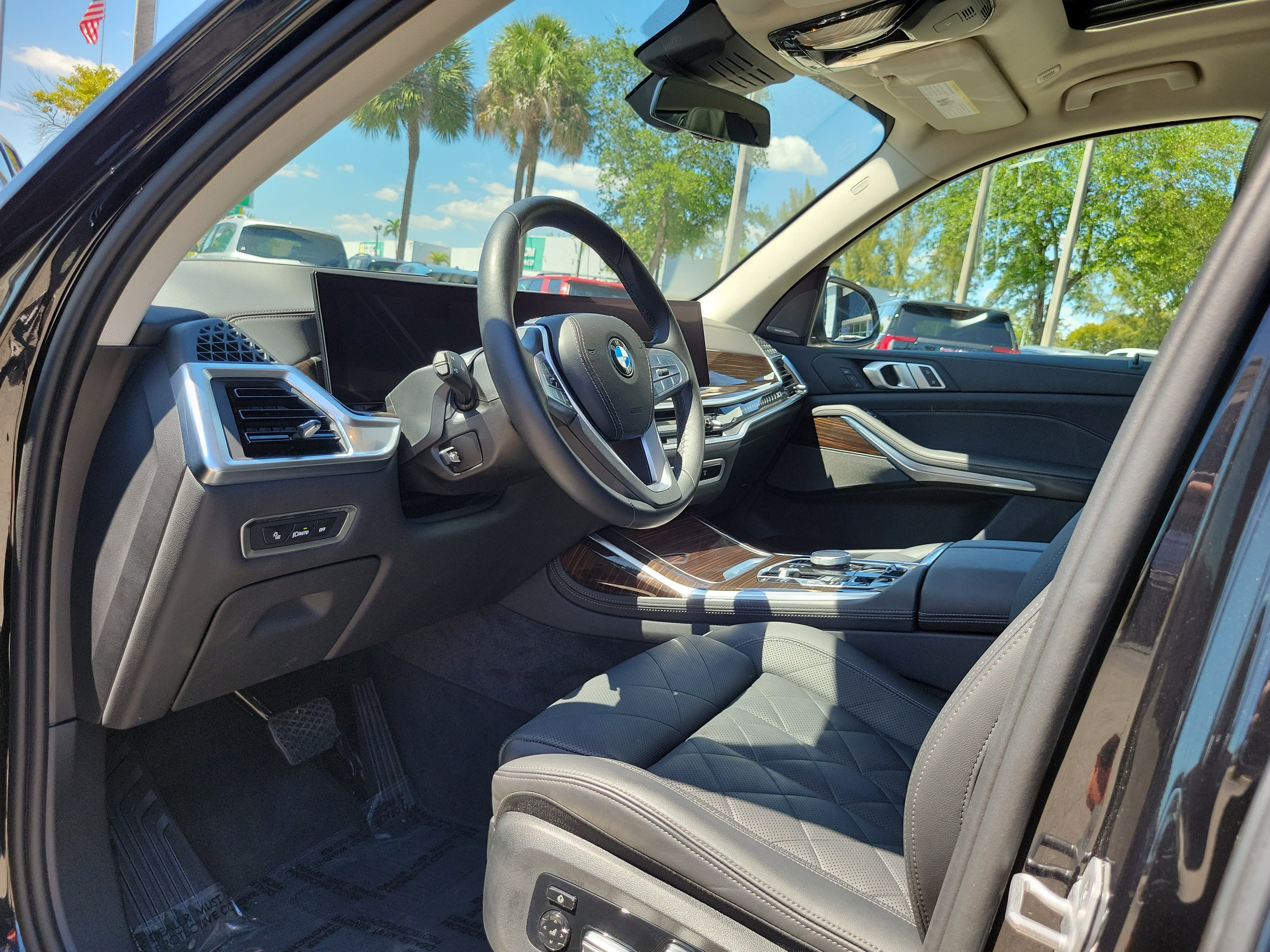 Used 2024 BMW X7 xDrive40i image 9