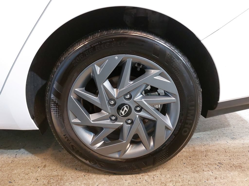 Used 2025 Hyundai Elantra Hybrid FWD image 35