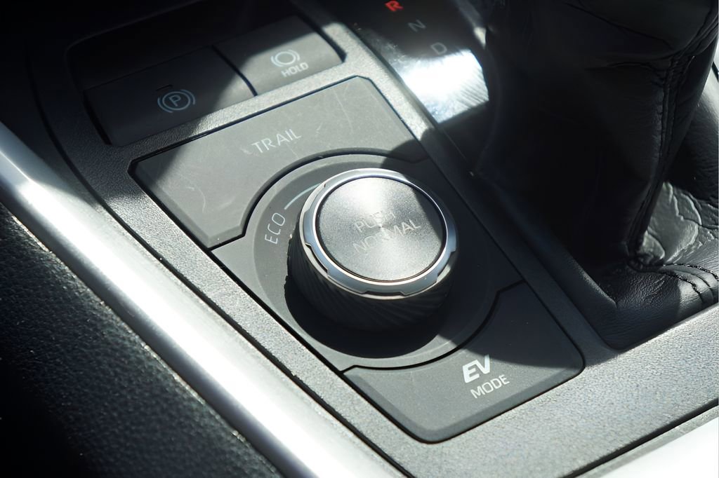 Used 2024 Toyota RAV4 LE image 27