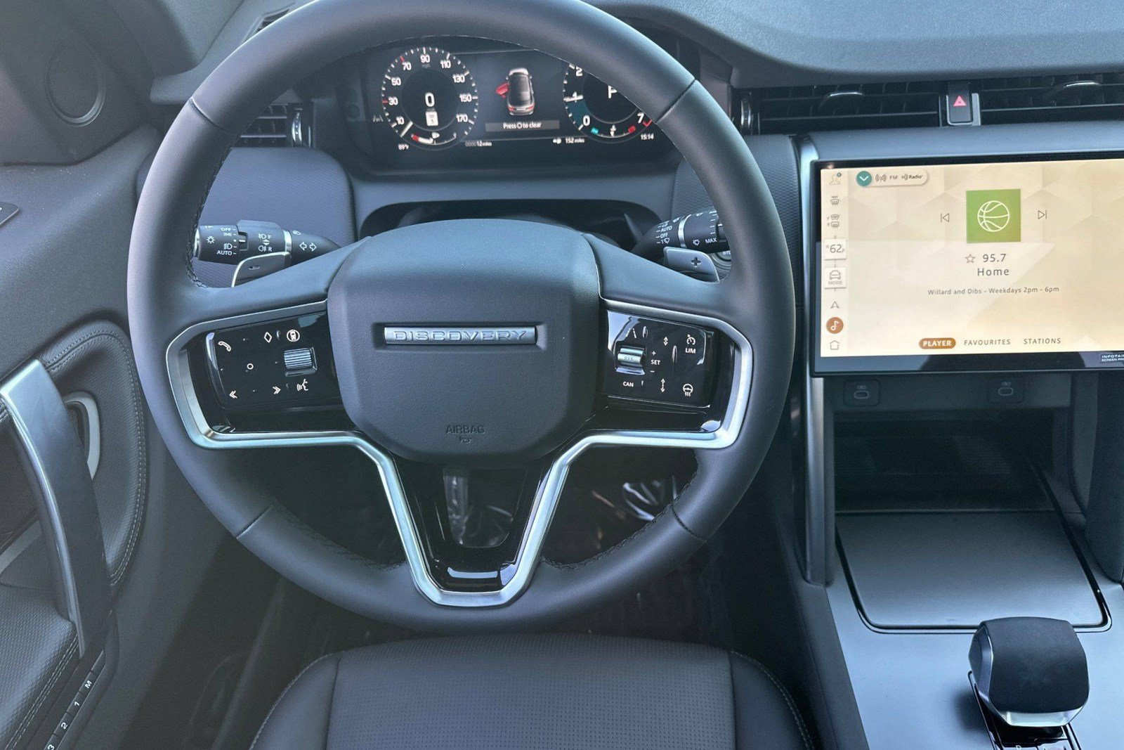 New 2025 Land Rover Discovery Sport Dynamic SE AWD/4WD image 4