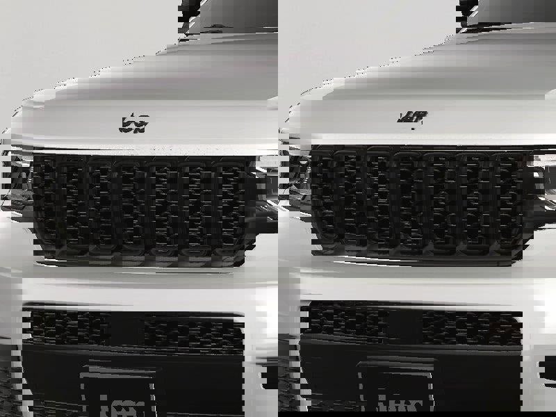 New 2024 Jeep Grand Cherokee L Altitude image 14