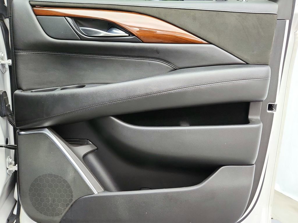 Used 2019 Cadillac Escalade ESV Luxury image 35
