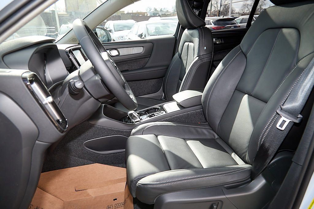 New 2026 Volvo XC40 B5 Ultra w/ Climate Package image 14