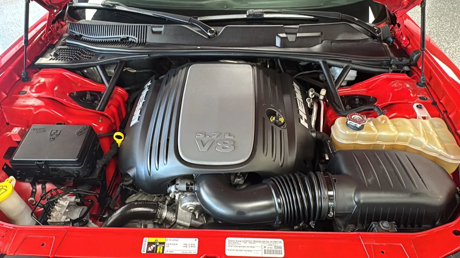 Used 2015 Dodge Challenger R/T w/ Quick Order Package 22B R/T RWD image 36