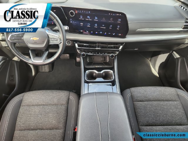 Used 2024 Chevrolet Traverse LT w/ LPO, Floor Liner Package FWD image 2