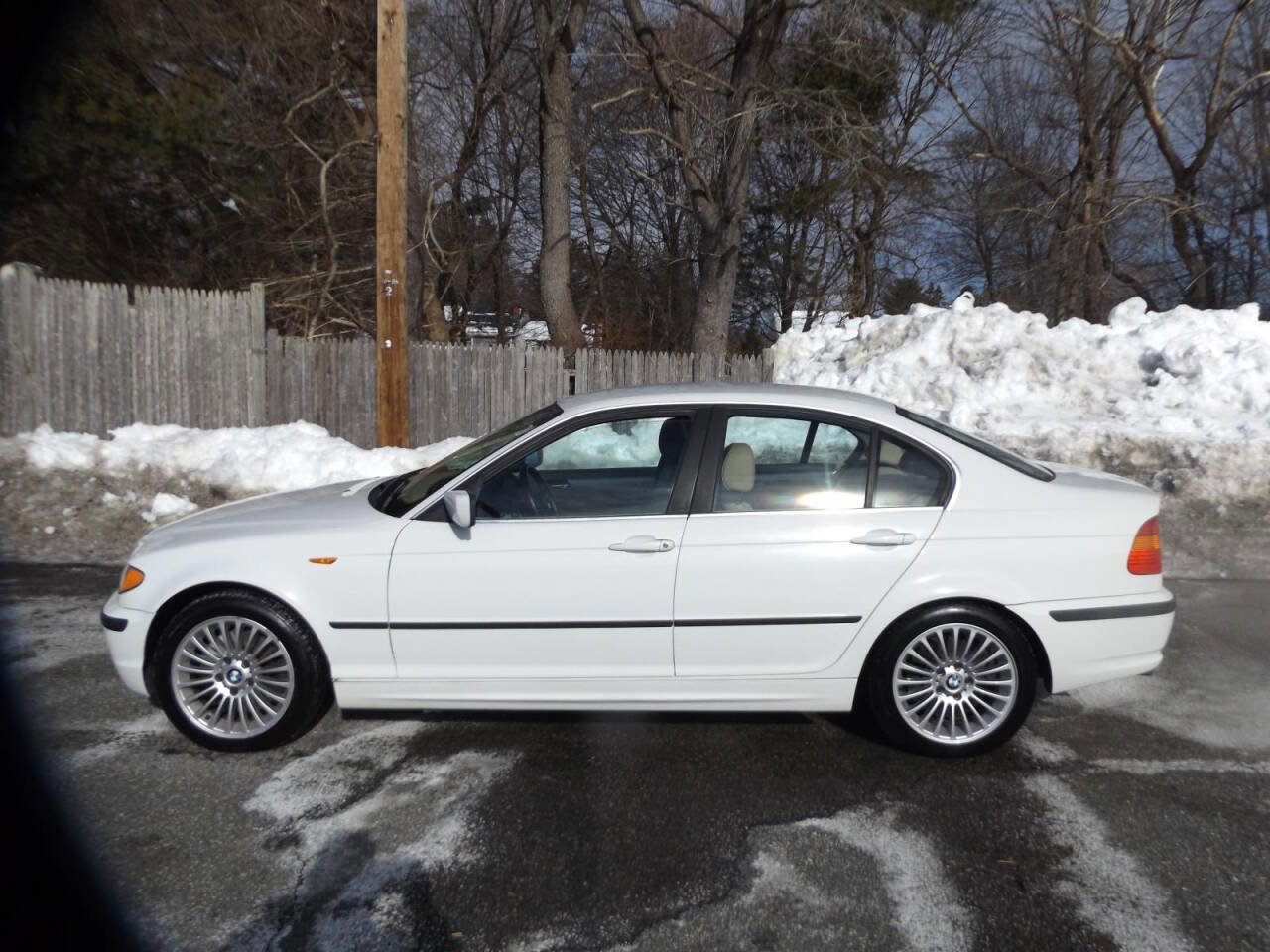 Used 2002 BMW 330xi Sedan image 2