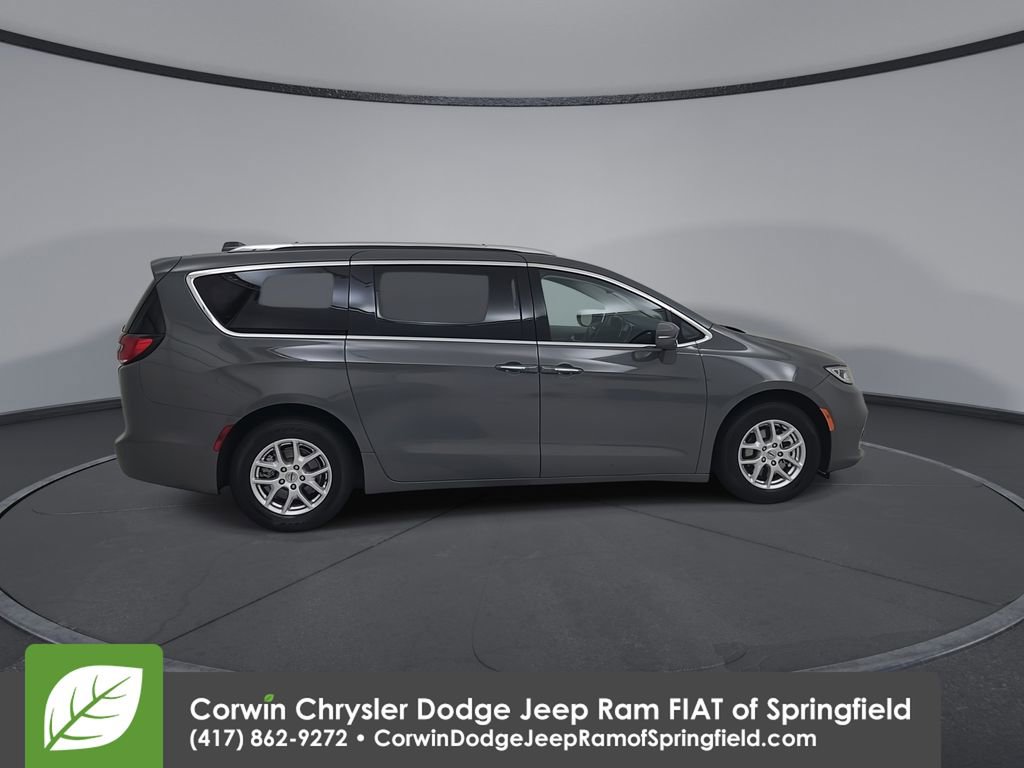 Used 2021 Chrysler Pacifica Touring-L w/ Uconnect Theater Family Group FWD image 16