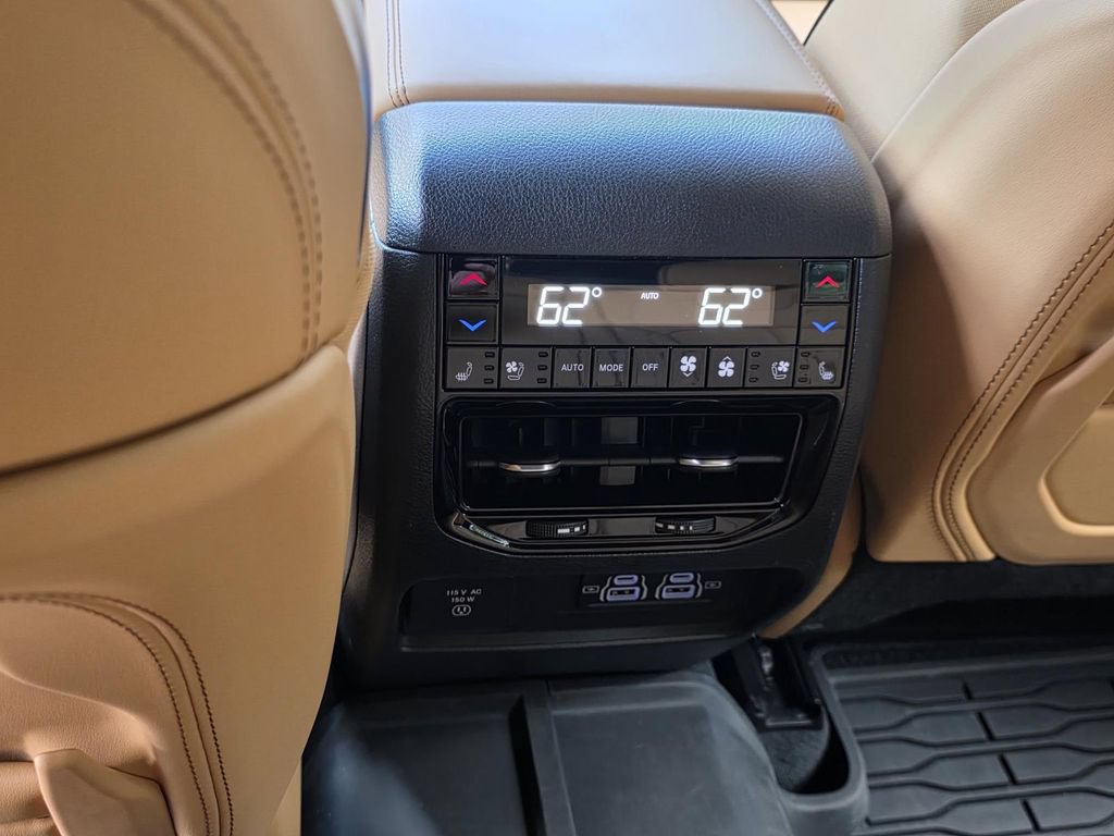 Used 2022 Jeep Grand Cherokee Summit AWD/4WD image 12