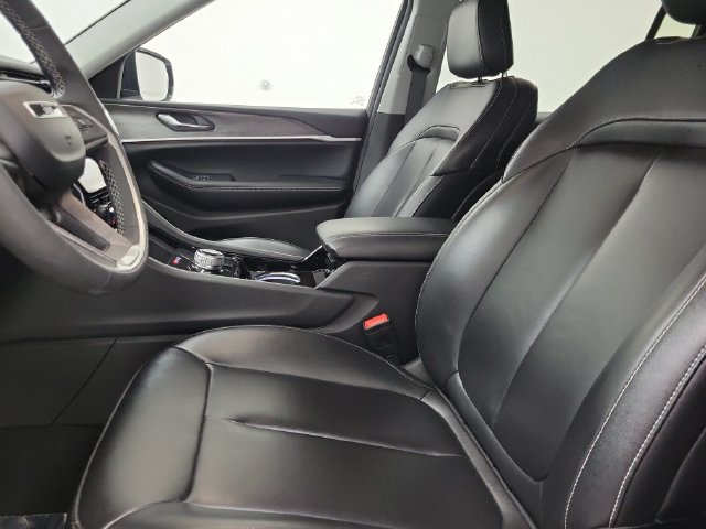 Used 2023 Jeep Grand Cherokee L Limited w/ Black Appearance Package AWD/4WD image 22