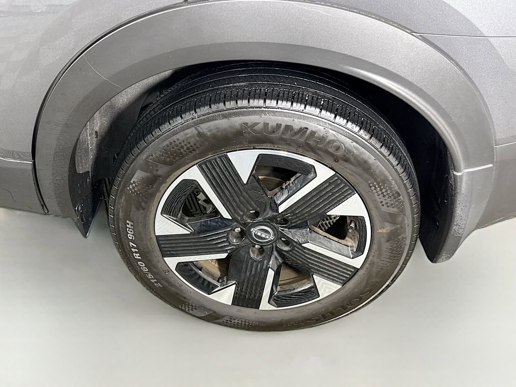 Certified 2025 Nissan Kicks SV image 32