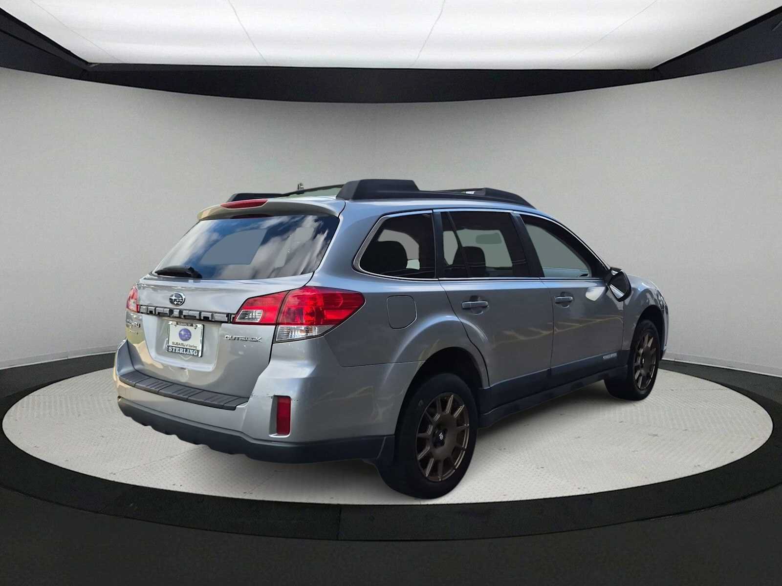Used 2010 Subaru Outback 2.5i Premium AWD/4WD image 8