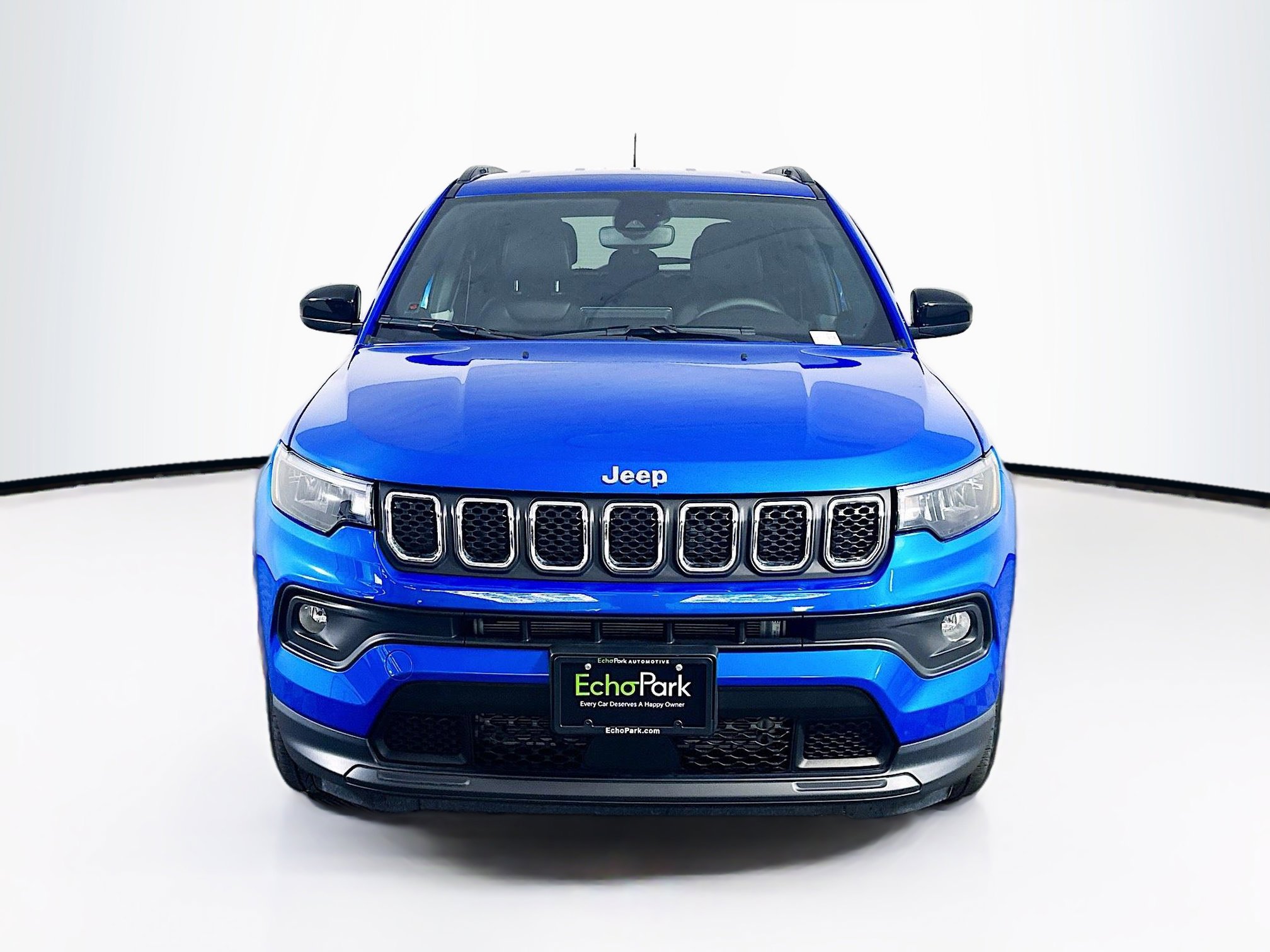 Used 2023 Jeep Compass Latitude image 2