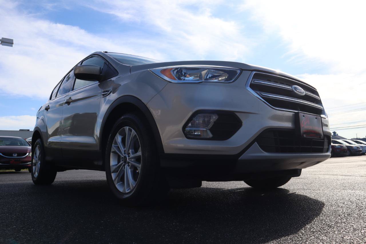 Used 2017 Ford Escape SE FWD image 17