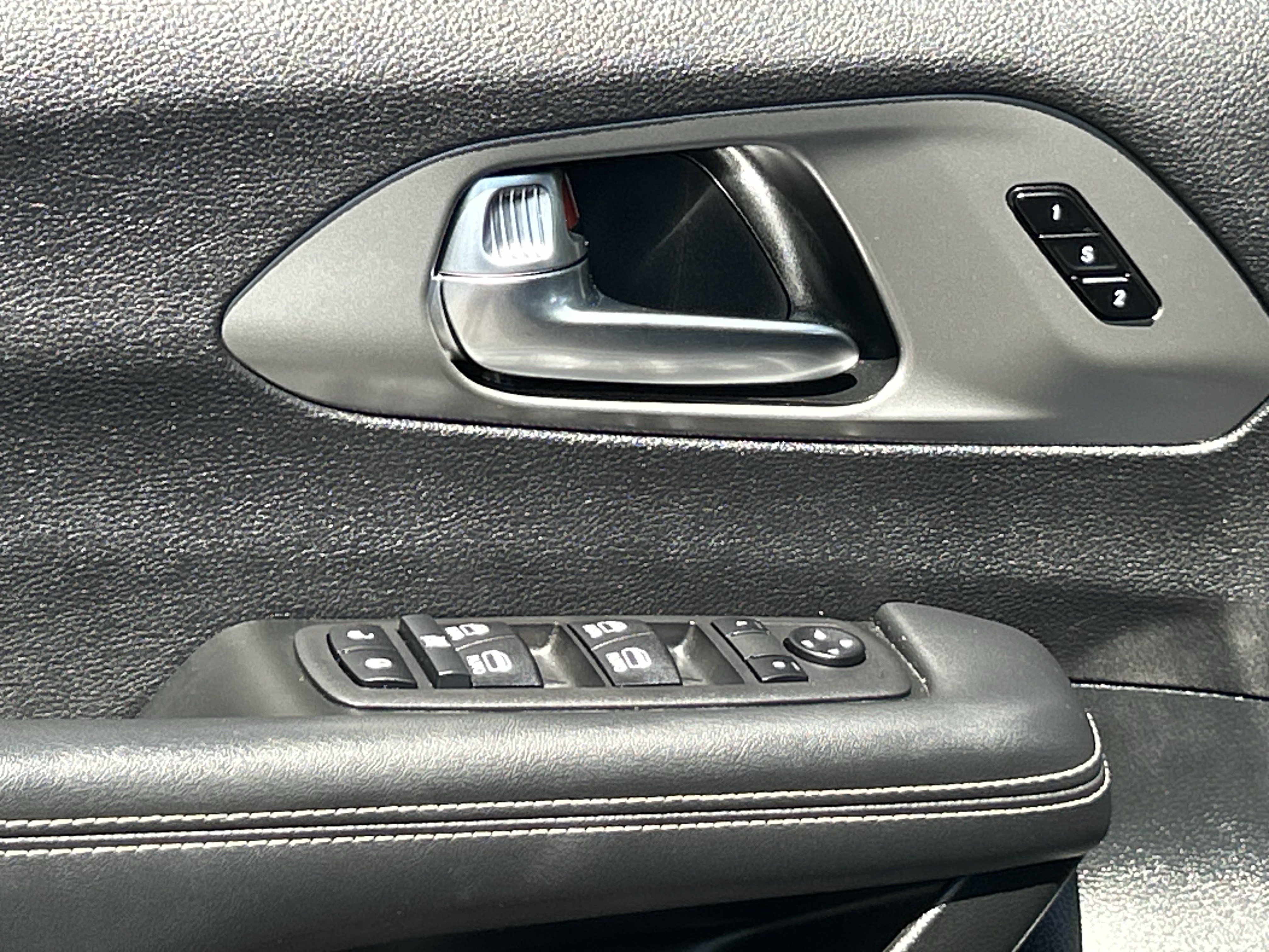 Used 2025 Chrysler Pacifica Select FWD image 20