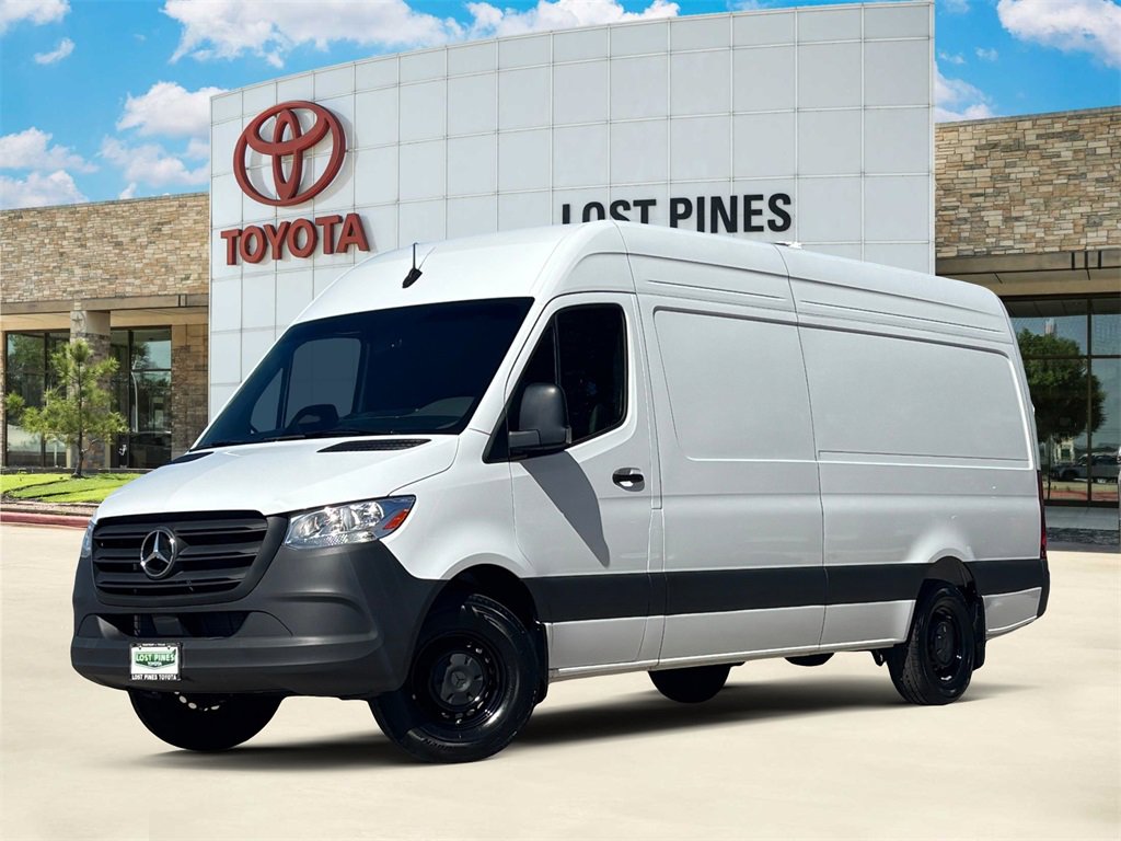 Used 2025 Mercedes-Benz Sprinter 2500 image 1