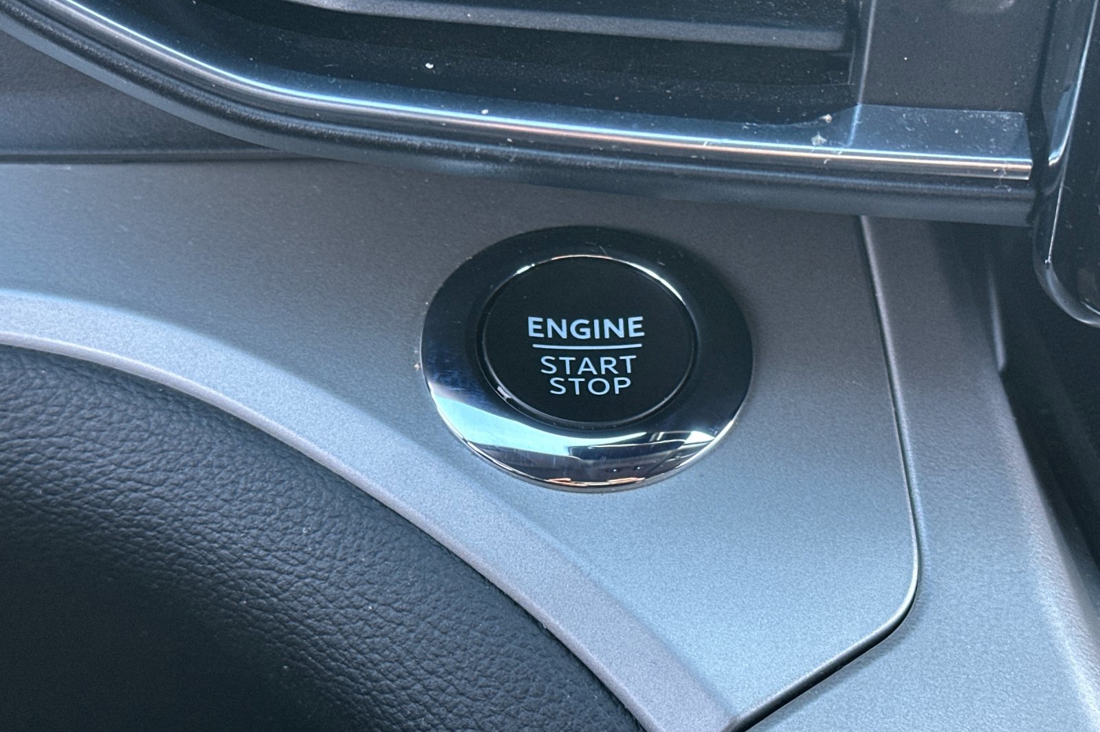 Used 2022 Ford Explorer XLT w/ Equipment Group 202A image 22