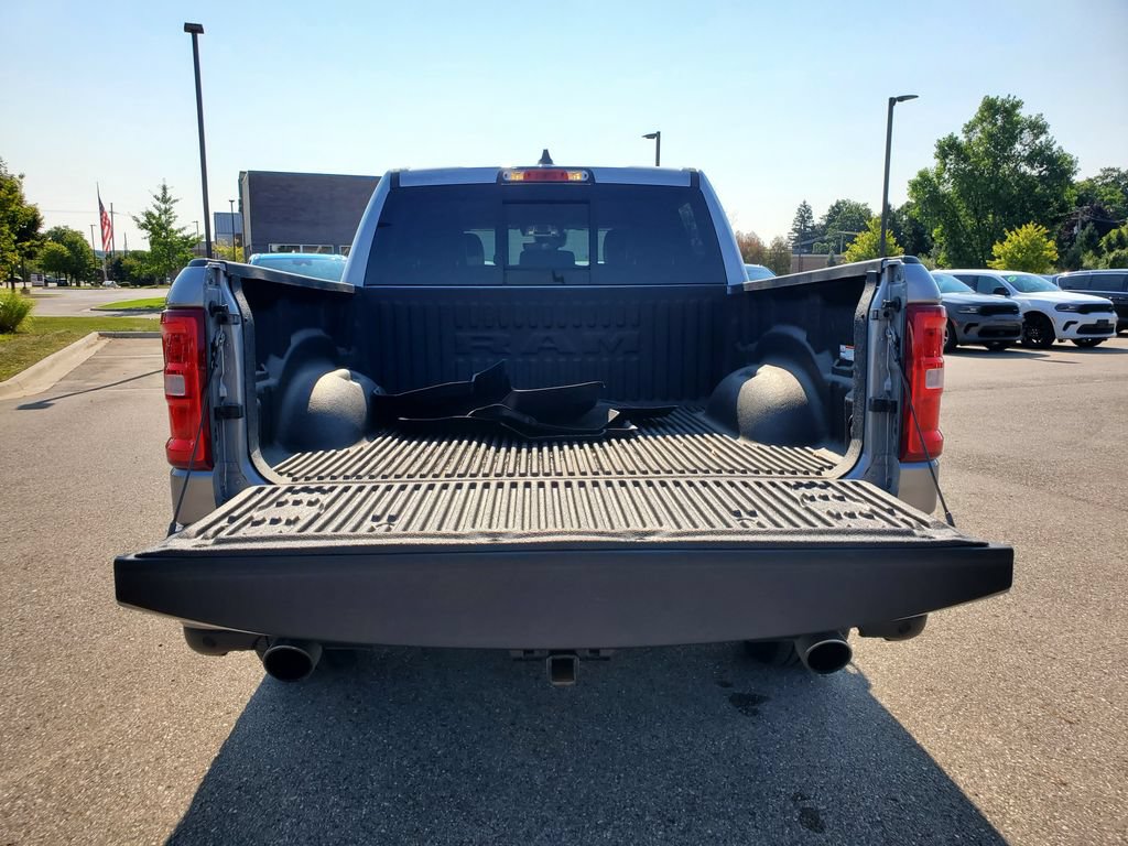 Used 2025 RAM 1500 Laramie w/ Sport Appearance Package AWD/4WD image 9
