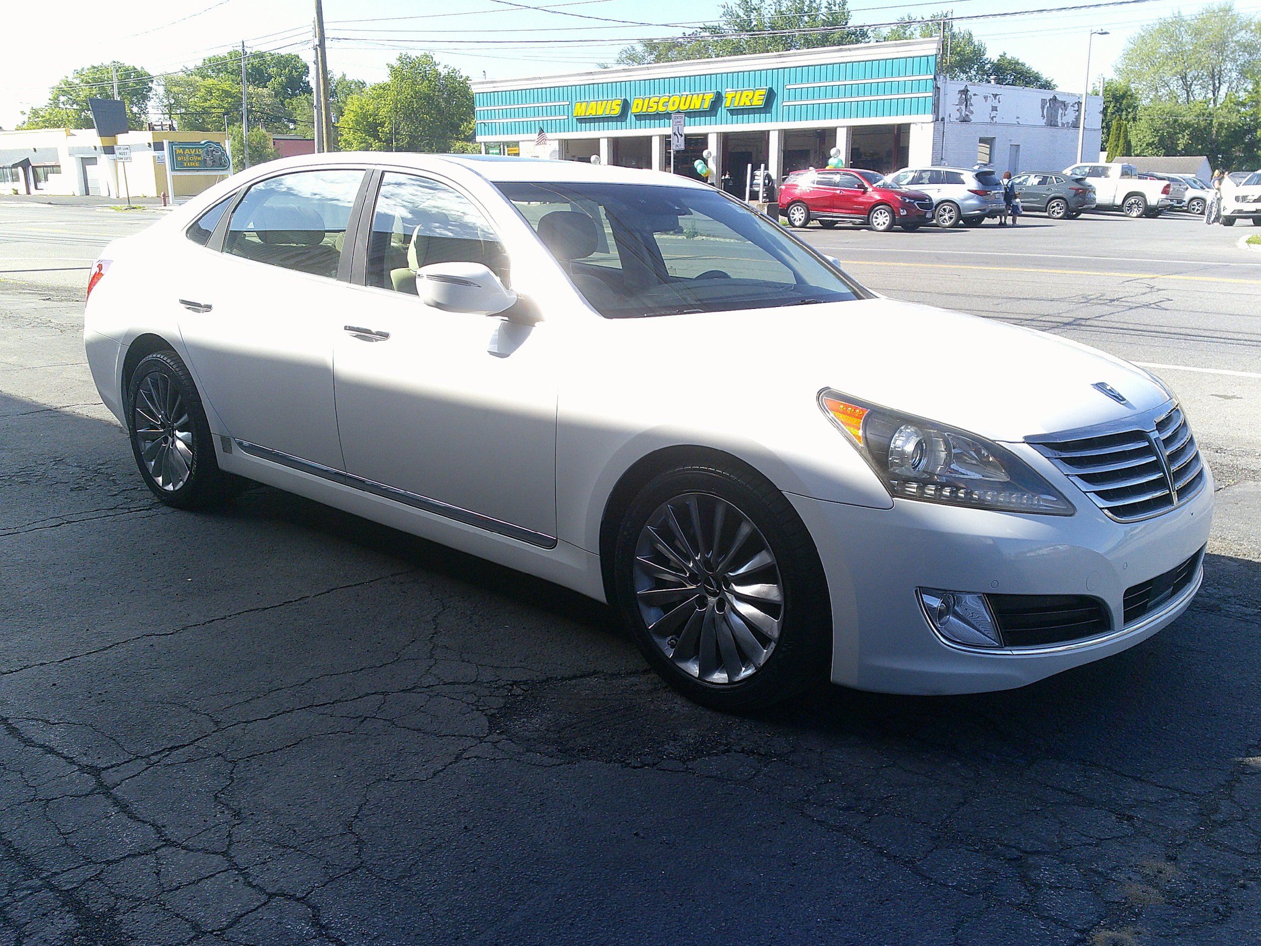 Used 2014 Hyundai Equus Signature RWD image 6