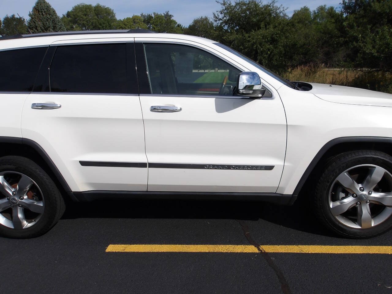 Used 2011 Jeep Grand Cherokee Overland AWD/4WD image 34