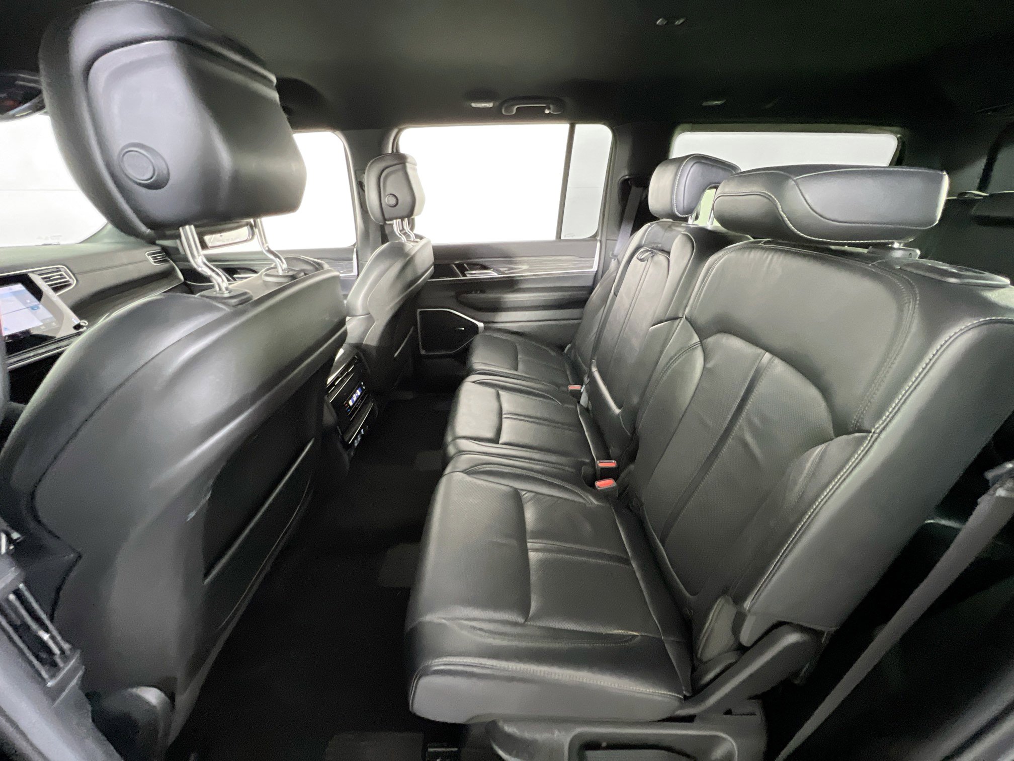 Used 2022 Jeep Wagoneer Series II AWD/4WD image 23