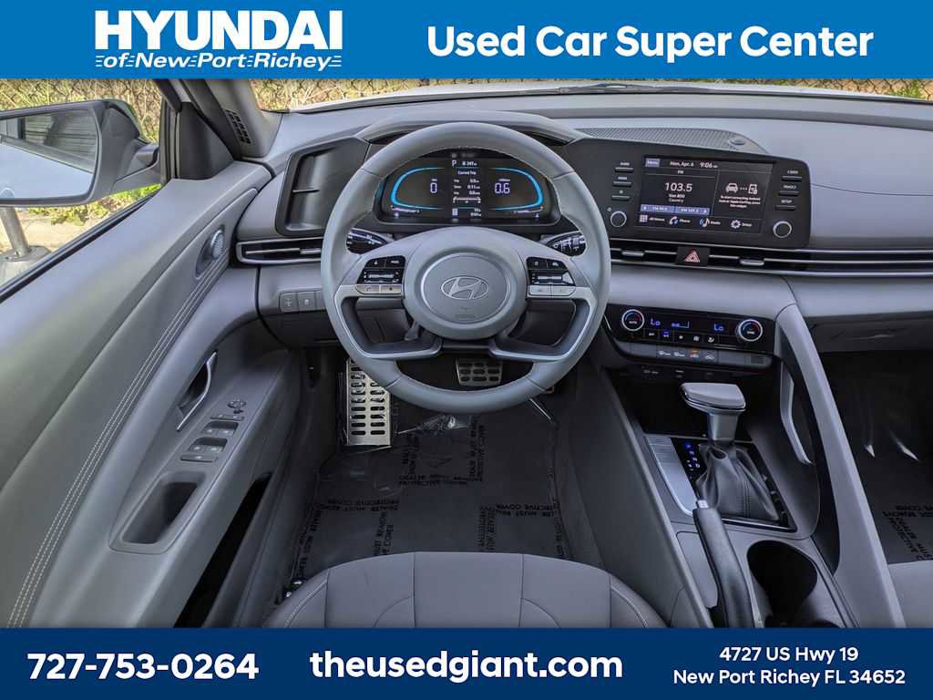 Used 2025 Hyundai Elantra Sport image 16