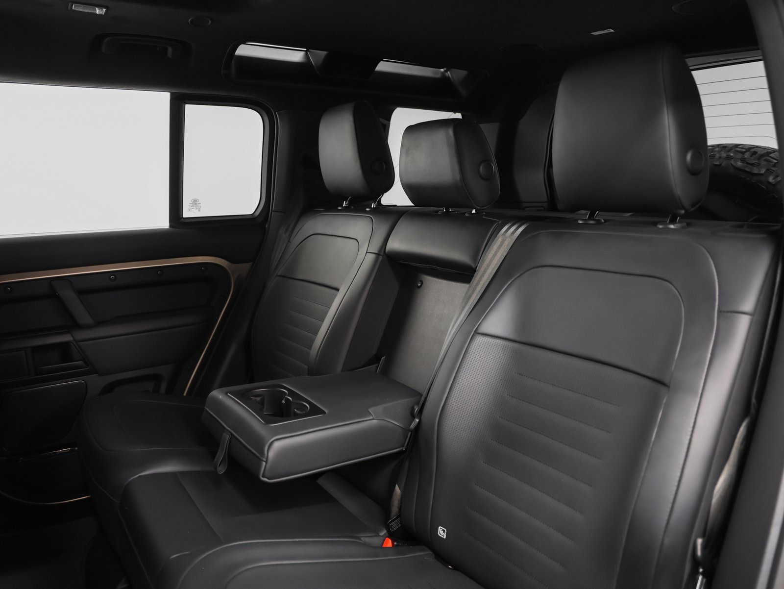 Used 2025 Land Rover Defender 110 image 44