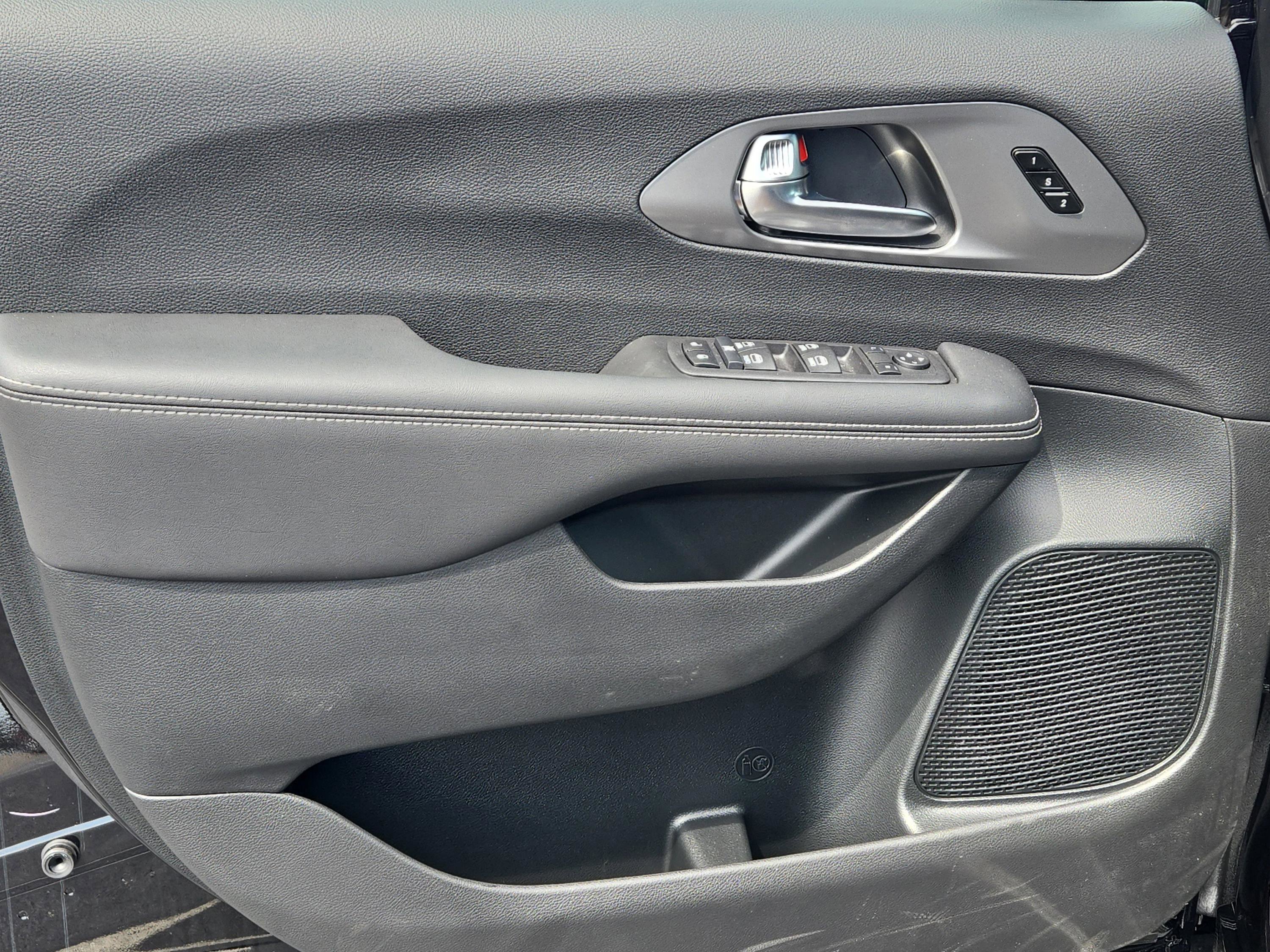 New 2026 Chrysler Pacifica Select image 25