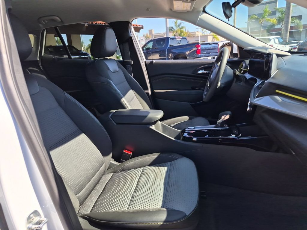 Used 2025 Chevrolet Trax LT FWD image 28