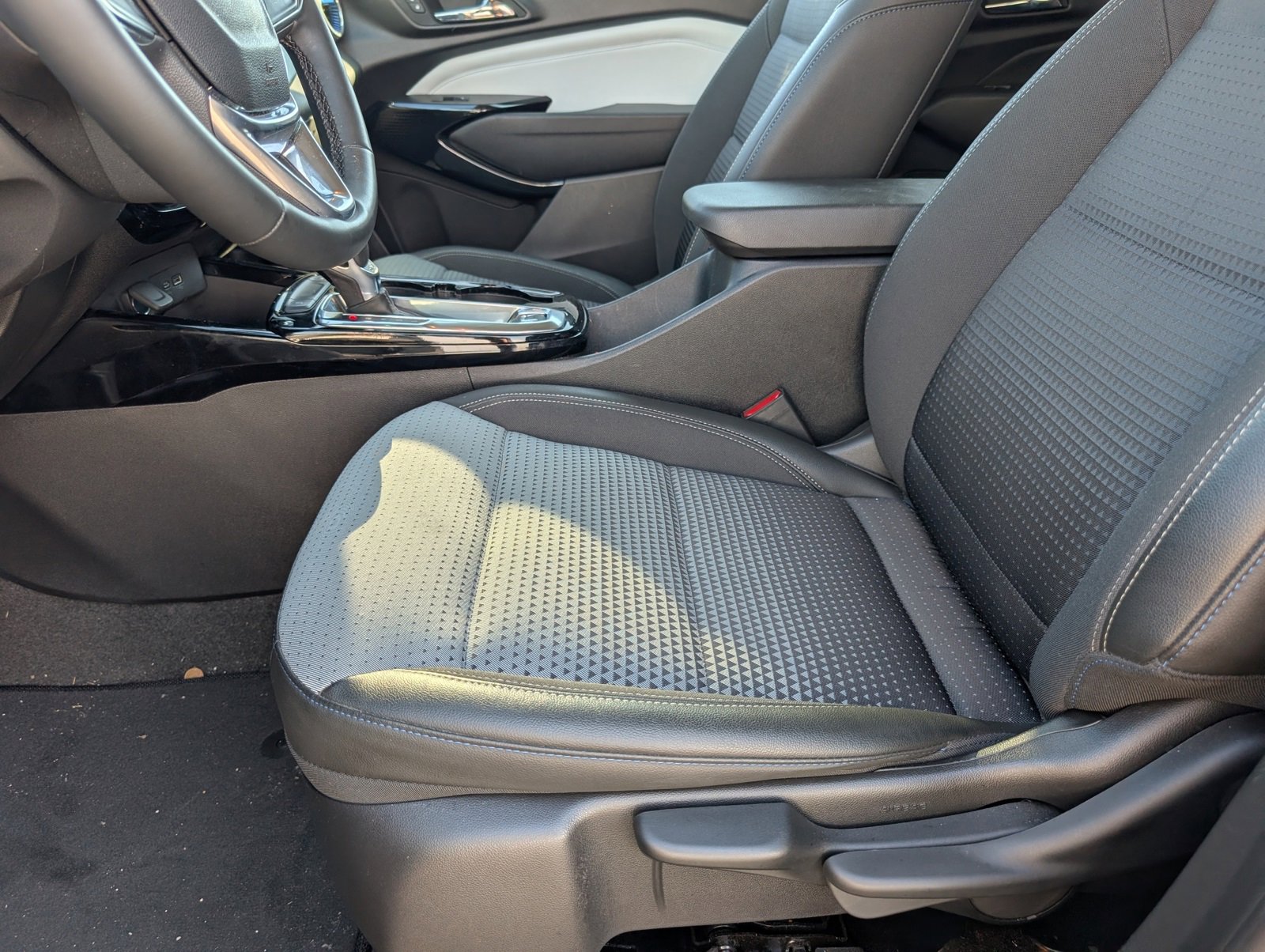 Used 2025 Chevrolet Trax LT w/ Driver Confidence Package image 7