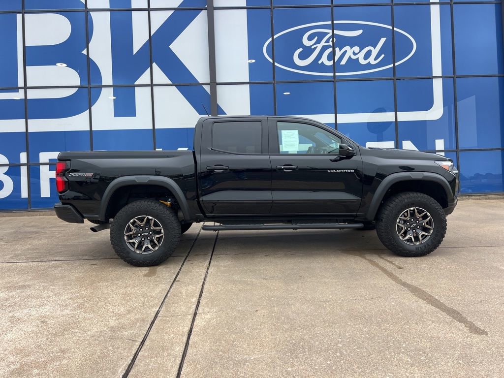 Used 2025 Chevrolet Colorado ZR2 w/ Technology Package AWD/4WD image 9