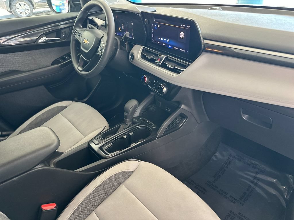 Used 2025 Chevrolet TrailBlazer LT FWD image 15