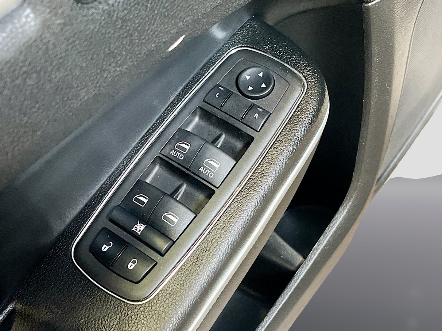 Used 2023 Chrysler 300 Touring RWD image 17