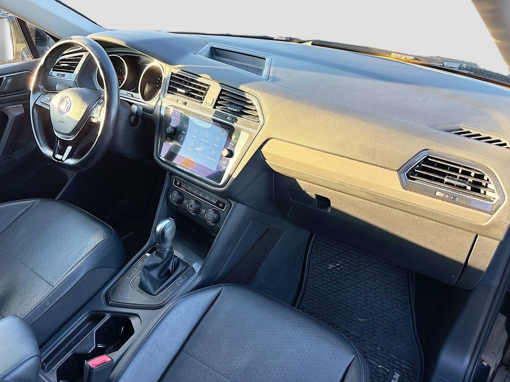 Used 2018 Volkswagen Tiguan SE w/ Front Fog Lights Package image 30