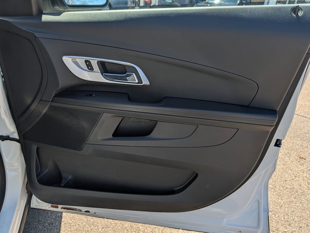 Used 2017 Chevrolet Equinox LT w/ Sport Edition image 16
