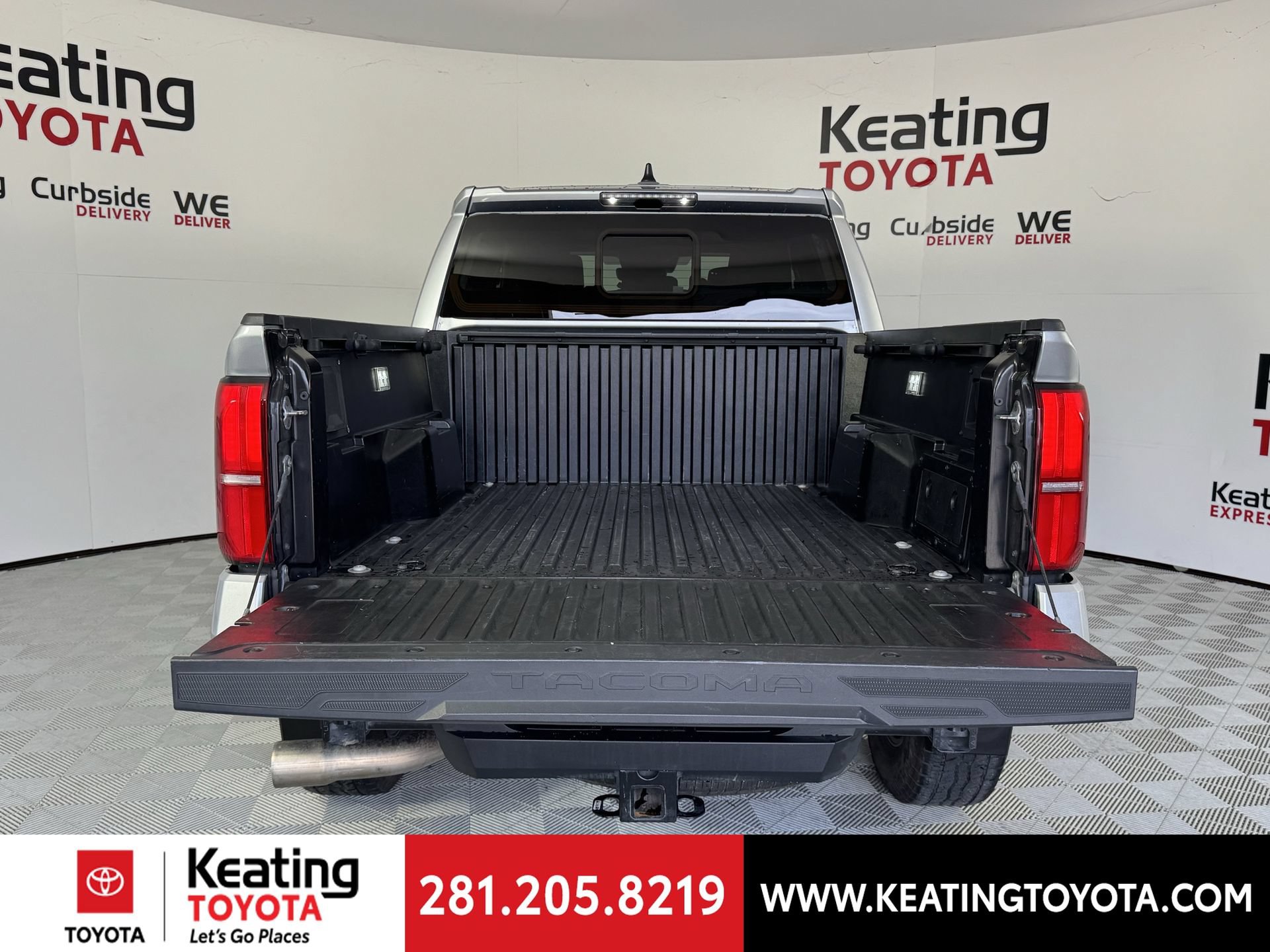 Used 2024 Toyota Tacoma TRD Off-Road w/ TRD Off Road Upgrade Package AWD/4WD image 17