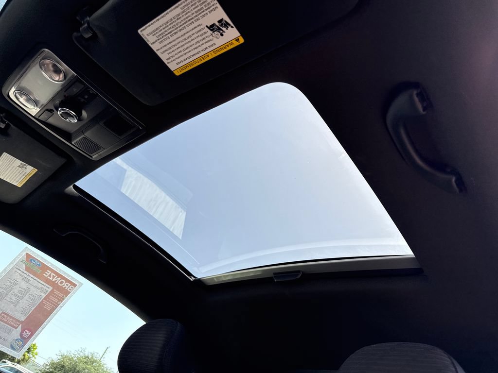 Used 2013 Volkswagen Beetle Turbo FWD image 8