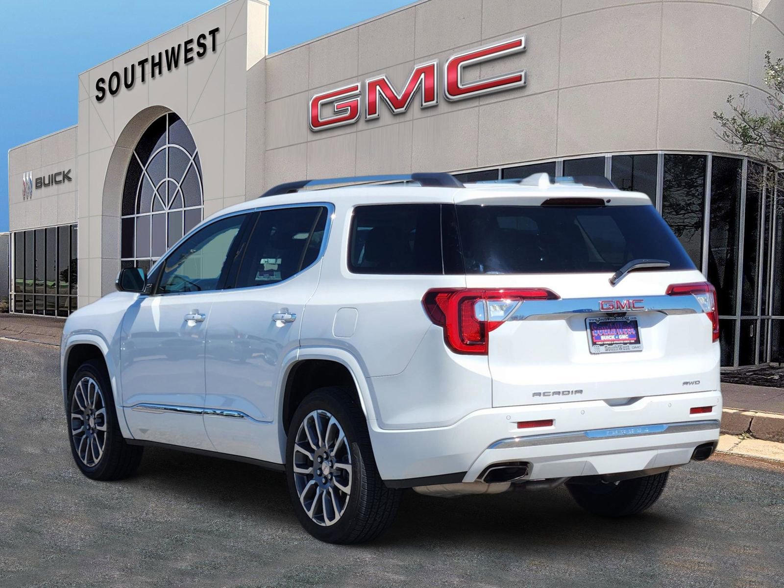Used 2022 GMC Acadia Denali w/ Denali Technology Package image 4