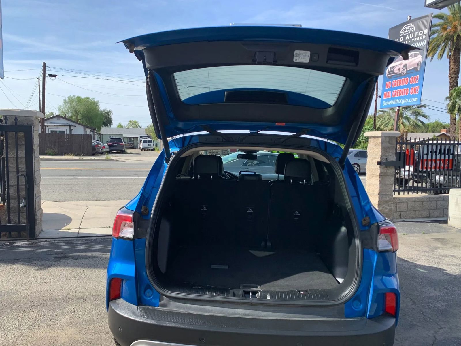 Used 2020 Ford Escape Titanium image 9