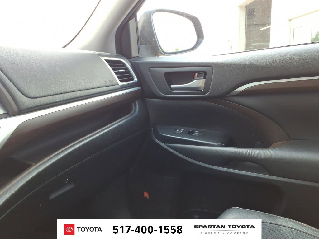 Used 2014 Toyota Highlander Limited AWD/4WD image 22