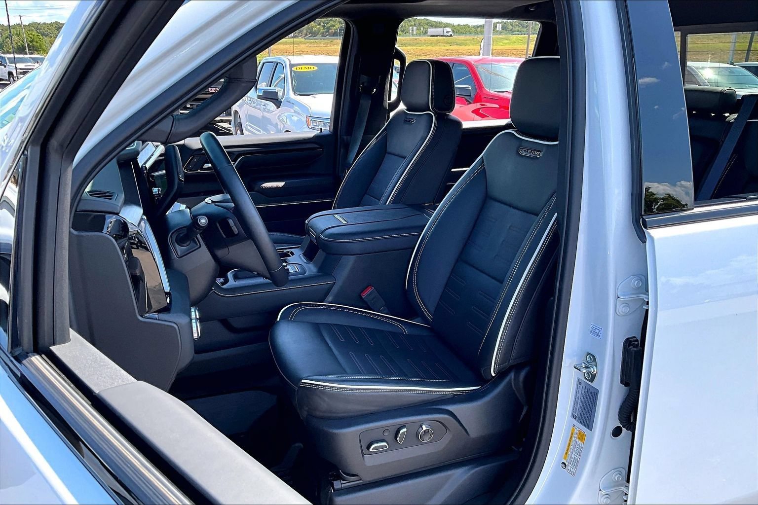 Used 2025 GMC Sierra 2500 AT4X AWD/4WD image 27
