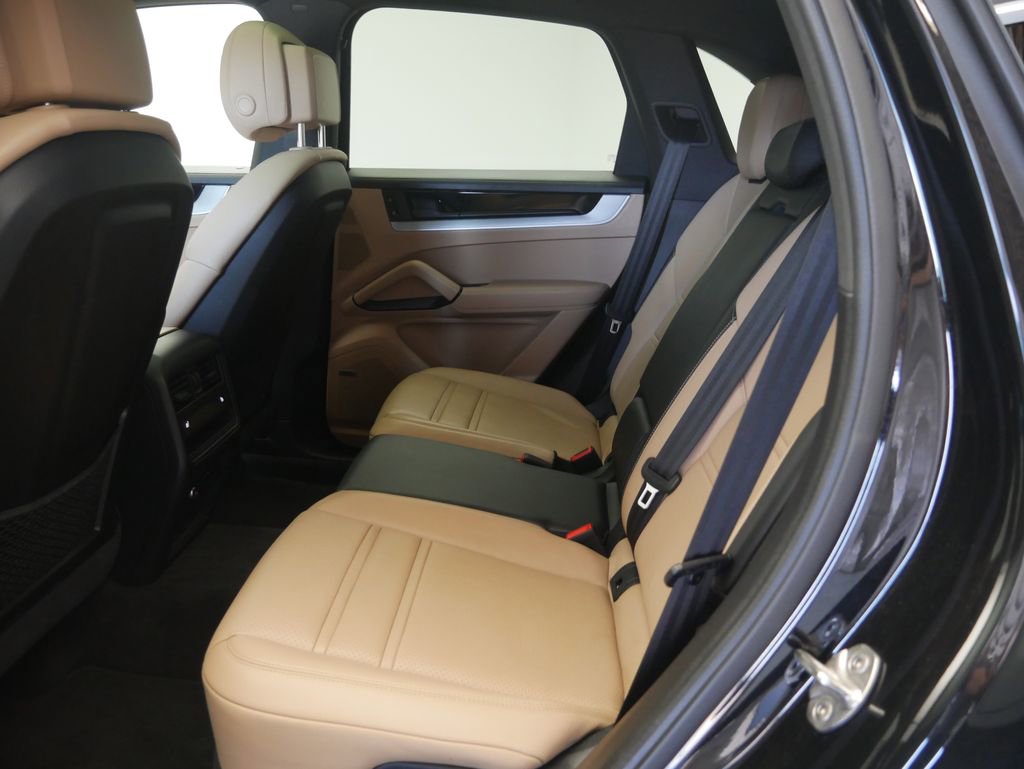 Certified 2024 Porsche Cayenne S AWD/4WD image 18