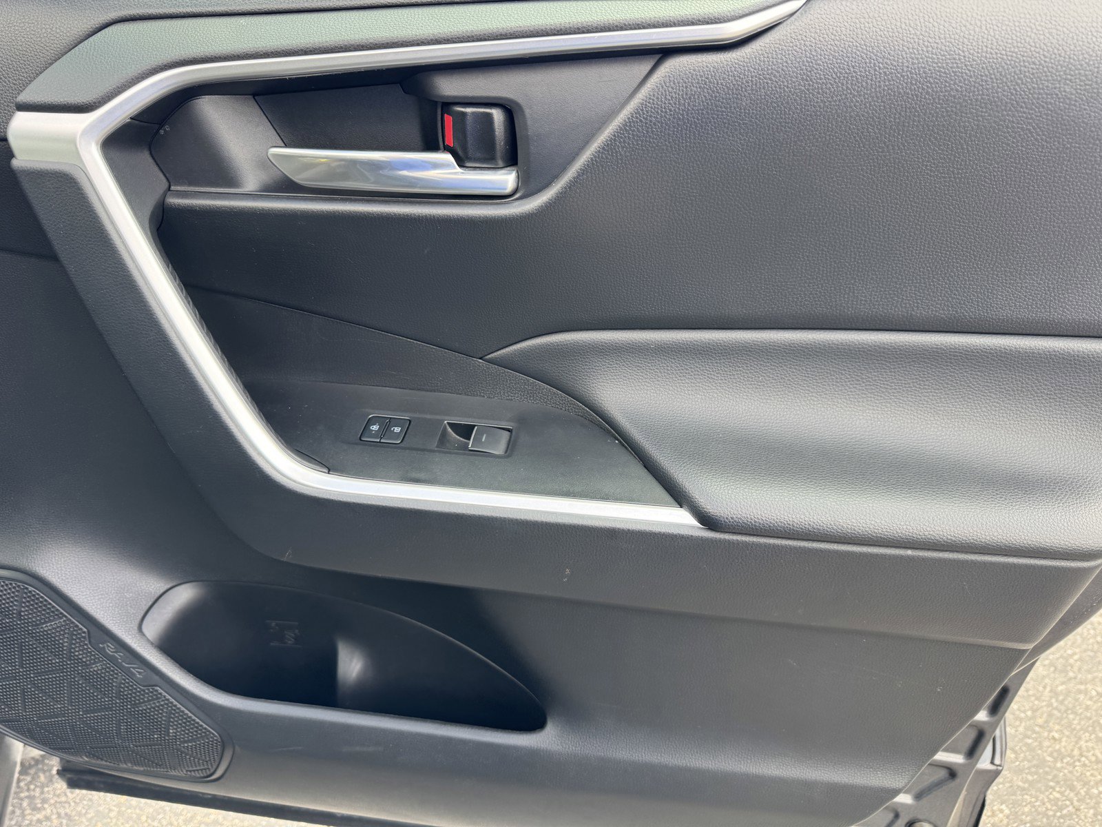 Used 2024 Toyota RAV4 XLE image 9