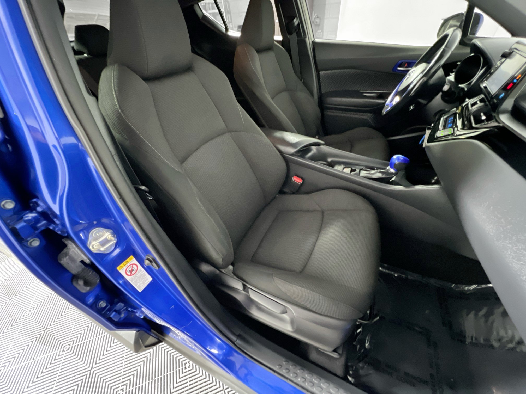 Used 2018 Toyota C-HR XLE FWD image 29