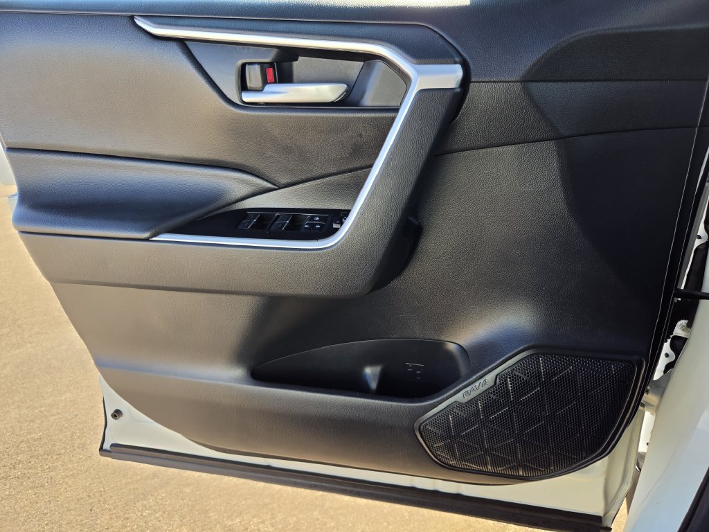 Used 2025 Toyota RAV4 XLE FWD image 26