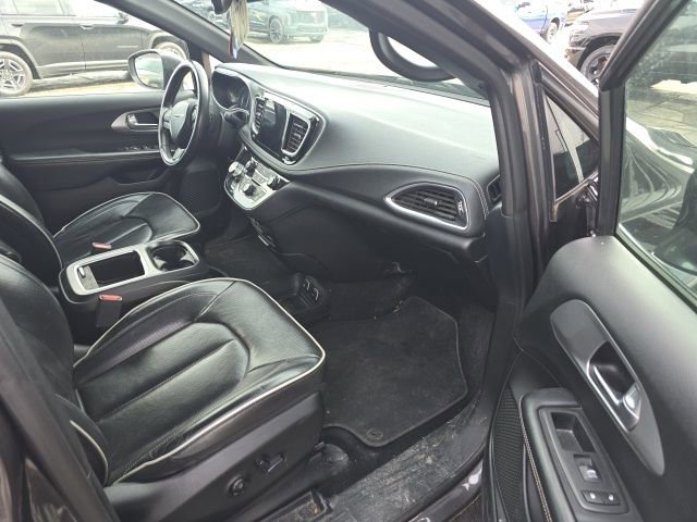 Used 2018 Chrysler Pacifica Limited w/ S Appearance Package image 7