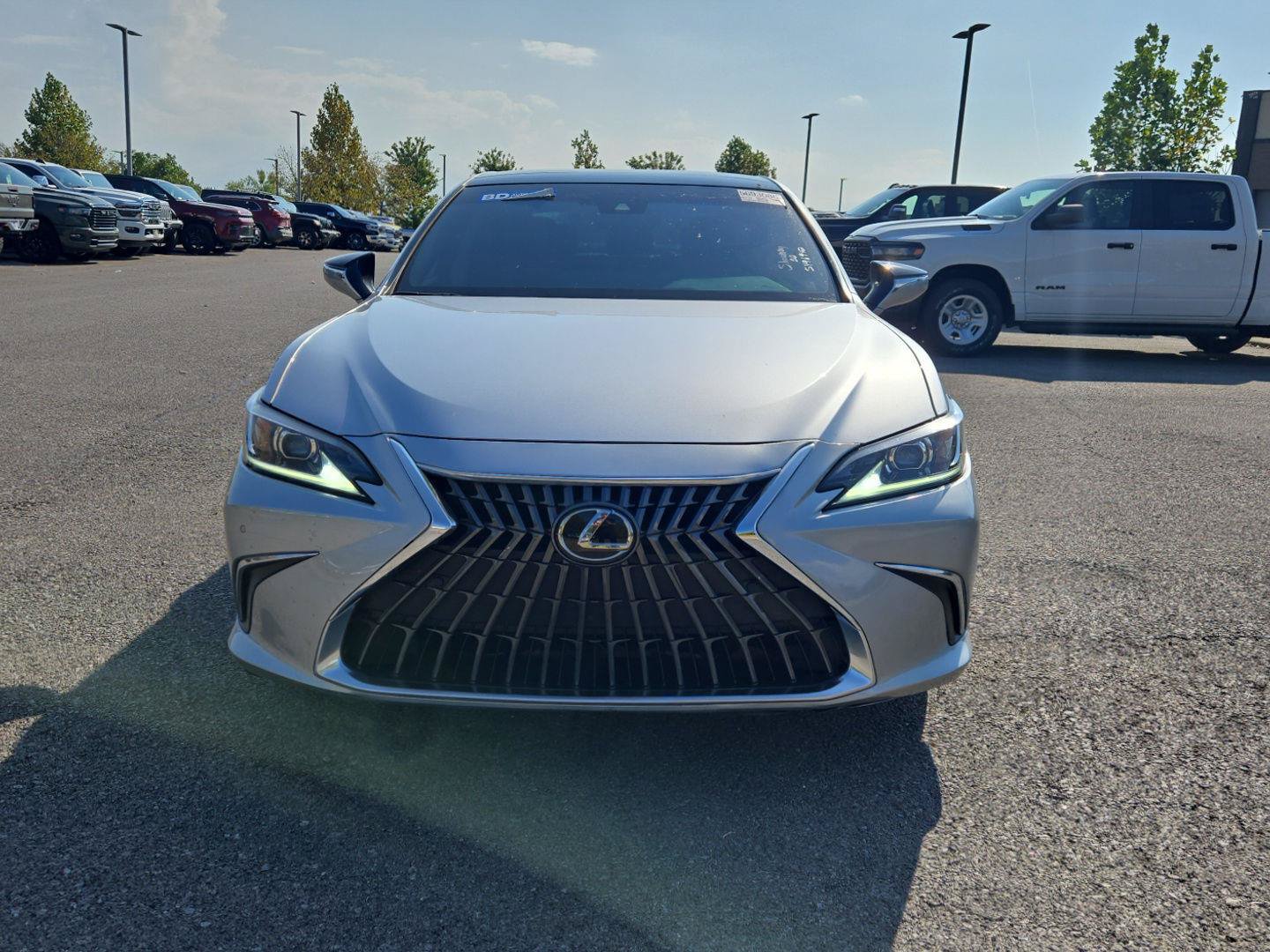 Used 2023 Lexus ES 350 w/ Premium Package FWD image 2
