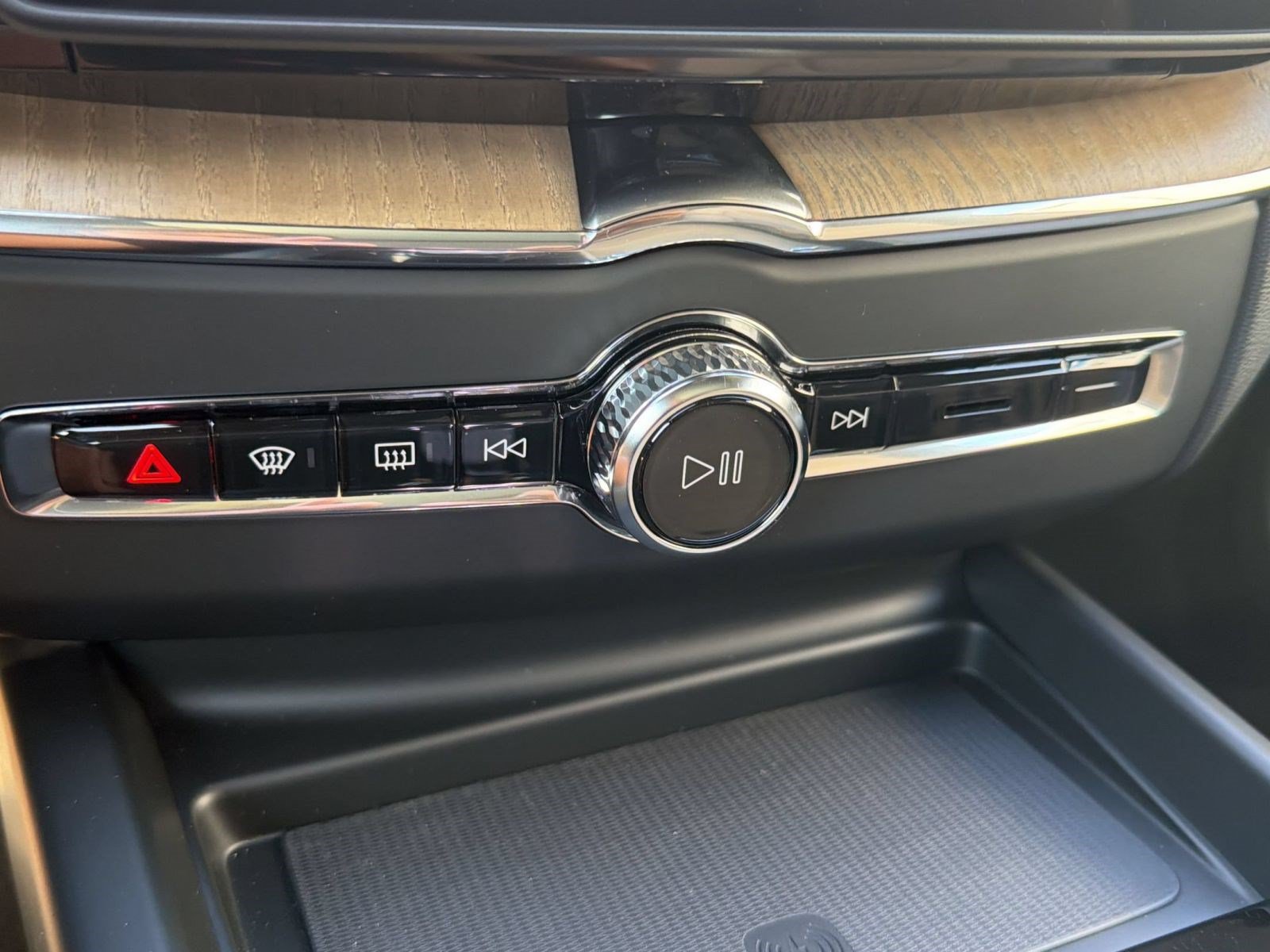 New 2026 Volvo XC60 B5 Plus w/ Climate Package AWD/4WD image 17