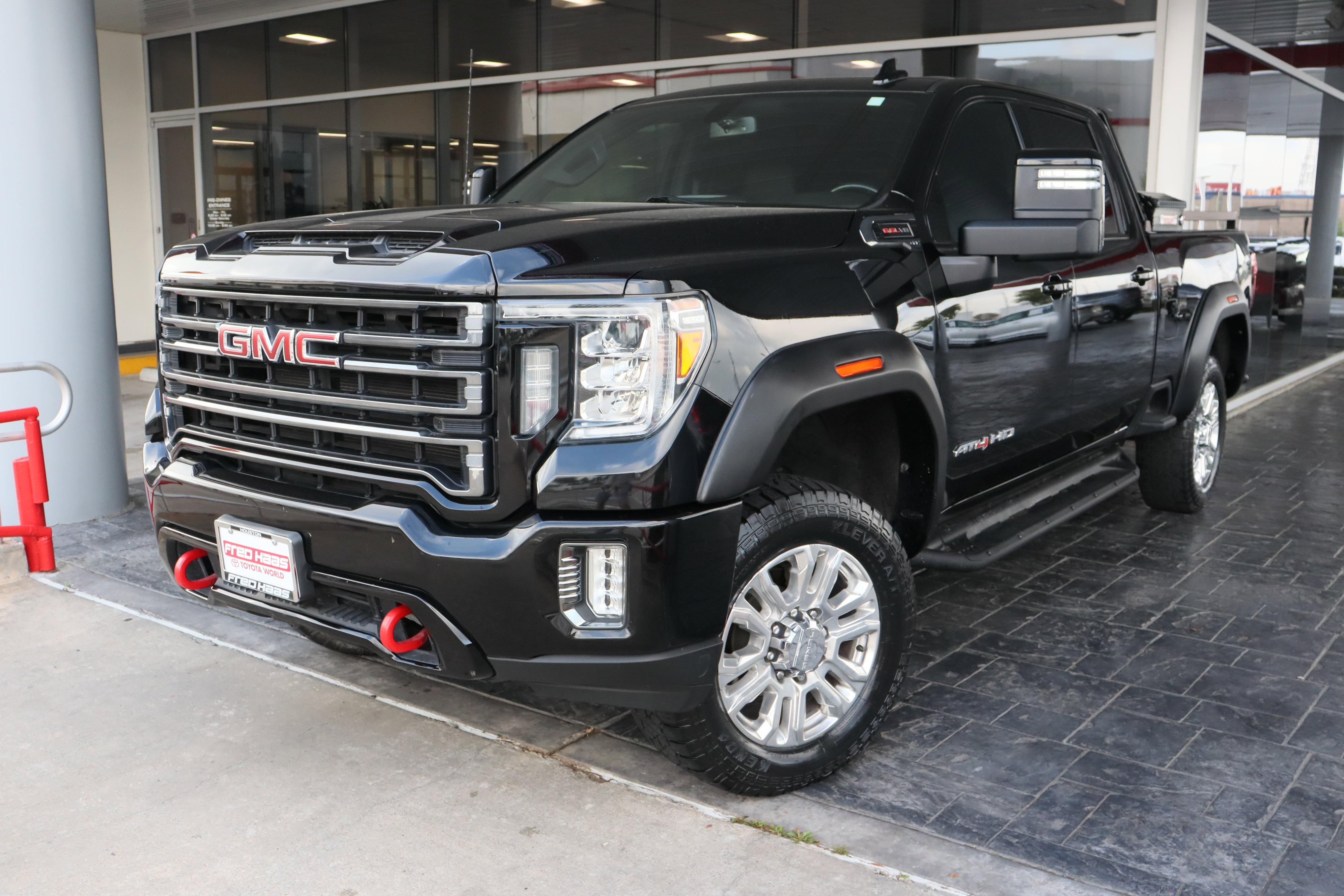 Used 2022 GMC Sierra 2500 AT4 image 2