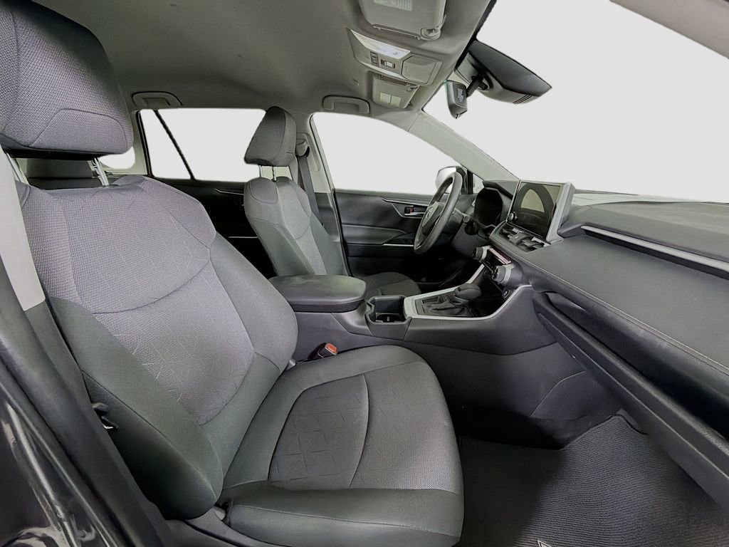 Used 2025 Toyota RAV4 XLE FWD image 28